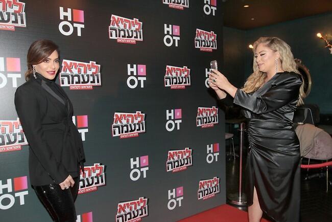 מעריצה אותה