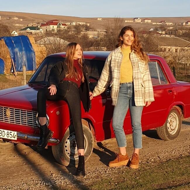 אמא מעודדת. צוקרמן וסתיו סטרשקו בהפקת אופנה ל-TOPSHOP (צילום: דורון ברסקי) אמא מעודדת. צוקרמן וסתיו סטרשקו בהפקת אופנה ל-TOPSHOP