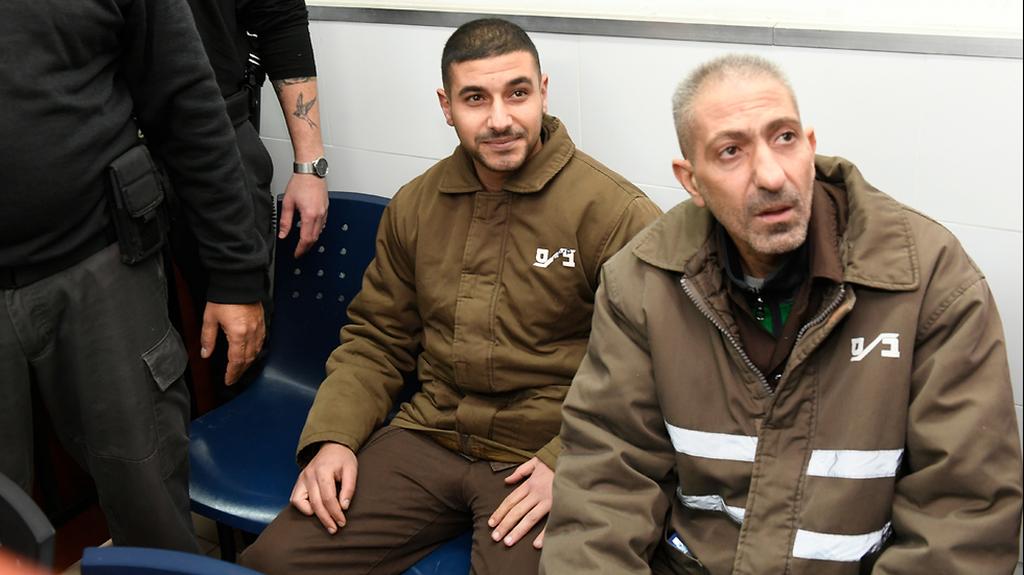 Yazan Magamas, a member of the terror squad, and Samer Arbeed at court (Photo: Jorge Novominsky) הקראת כתב האישום לחמשת רוצחי רנה שנרב במחנה עופר