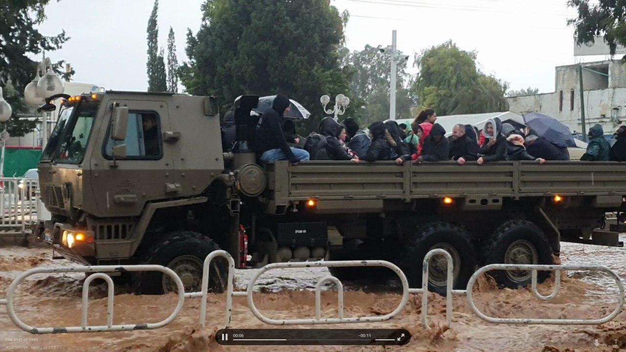 צה"ל מפנה תושבים בנהריה (צילום: דוברות כב"ה) צה"ל מפנה תושבים בנהריה