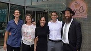 קנאביס פתיחת המסחר של משפחת שריד: שי -אברהם, יוגב ומגי (רעייתו), חנה ואופיר שריד