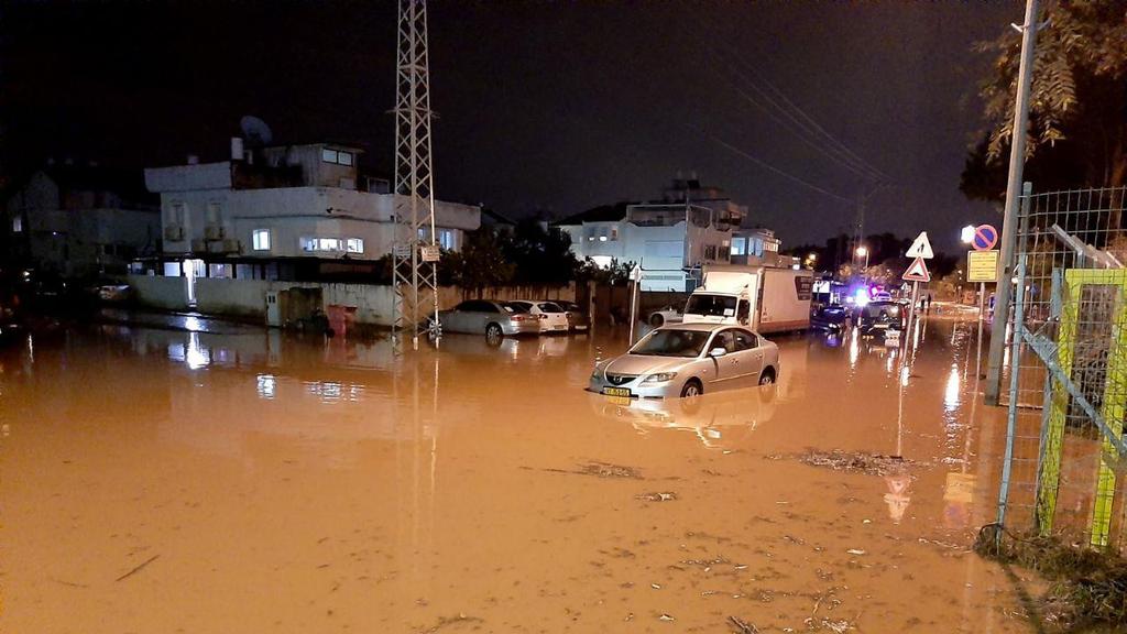 הצפות בראש העין