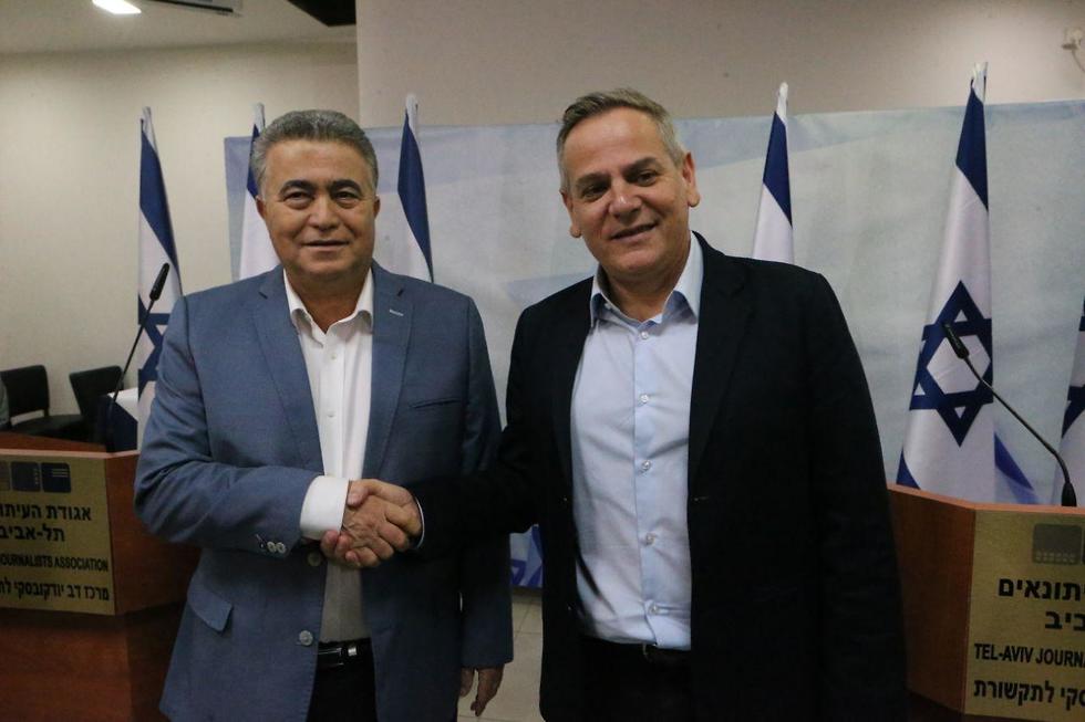 Amir Peretz of Labor and Nitzan Horowitz of Meretz join forces (Photo: Moti Kimchi) ניצן הורוביץ מרצ עמיר פרץ העבודה בחירות 2020