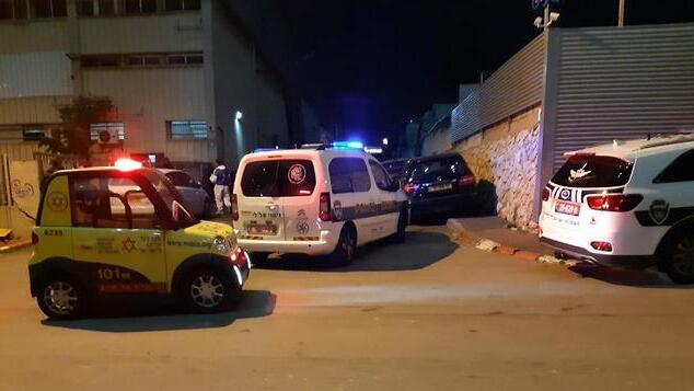 זירת הרצח ברחוב שחם בפתח תקווה, לפני כשנתיים (צילום: תיעוד מבצעי מד"א) זירת הרצח ברחוב שחם בפתח תקווה