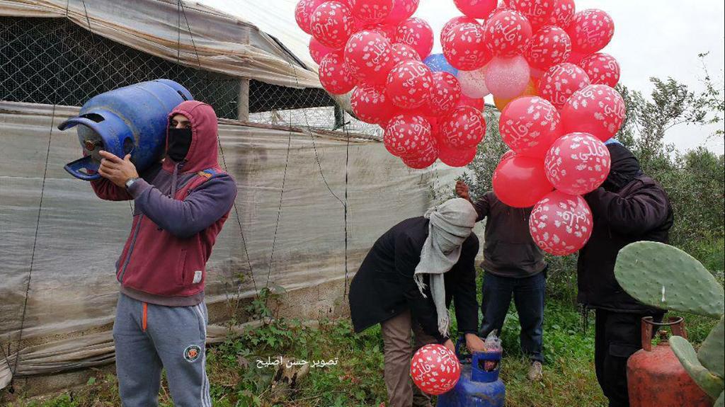 Gaza militants launch explosive balloons into Israel Gaza militants launch explosive balloons into Israel