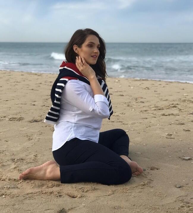 "נורא יפה אישה שהיא מלאה ובשרנית ועדיין אסופה" (צילום: כינרת סוקר) "נורא יפה אישה שהיא מלאה ובשרנית ועדיין אסופה"