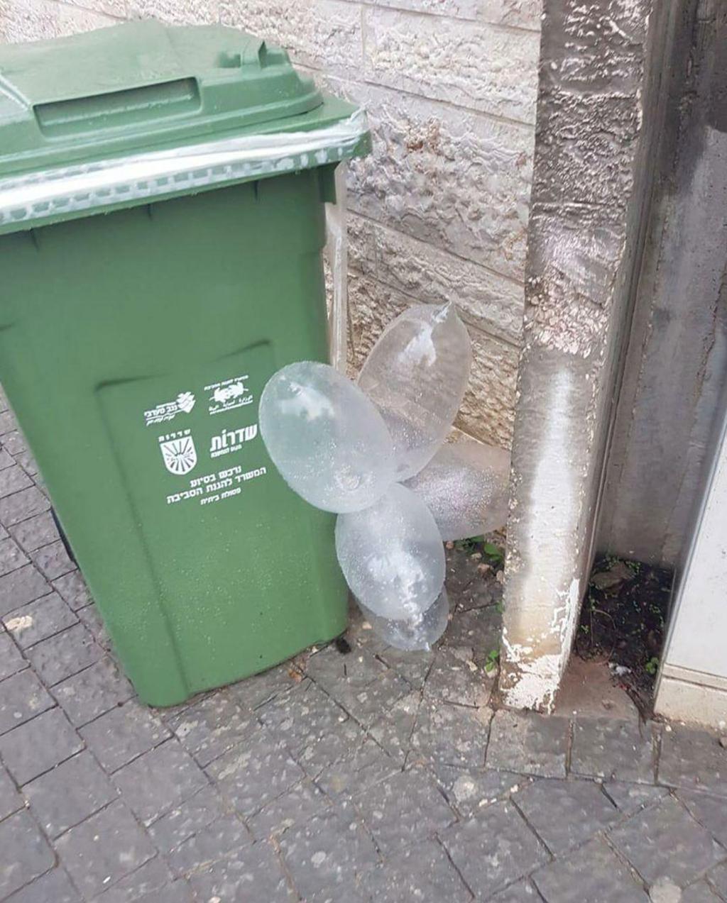 Incendiary balloons in Sderot (Photo: Police Spokesperson Unit) בלוני נפץ בשדרות