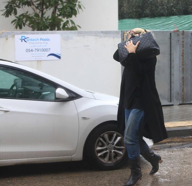 רוצה שנשאיל לך את המטרייה שלנו? רפאלי