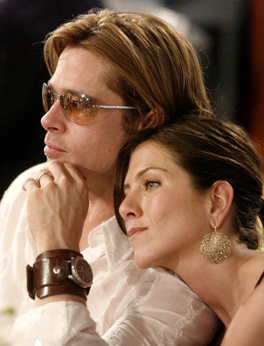 בראד דווקא תומך. אניסטון ובאד פיט (צילום: AP) ג'ניפר אניסטון בראד פיט