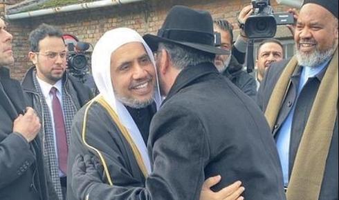 Islamic leaders make 'groundbreaking' visit to Auschwitz