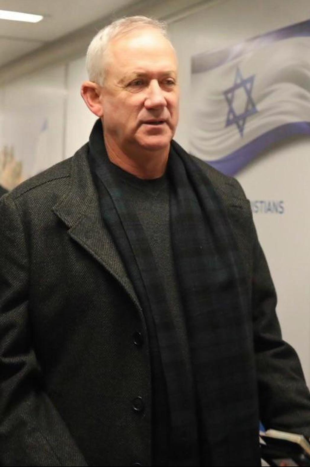 בני גנץ ממריא לוושינגטון 