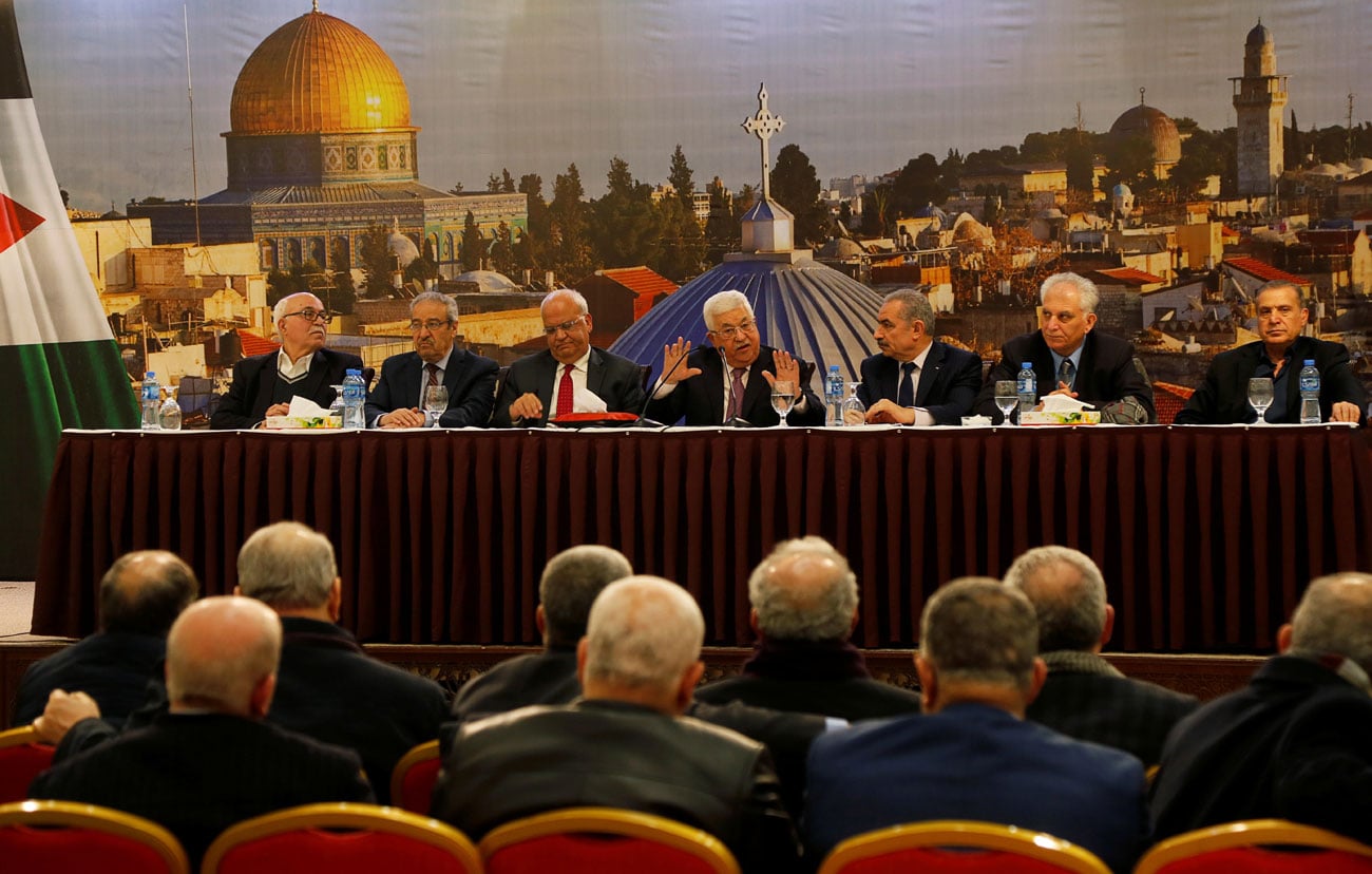 Palestinian President Mahmoud Abbas holds an emergency meeting of Palestinian factions over the U.S. peace plan, in Ramallah on Tuesday (Photo: Reuters) יו"ר הרשות הפלסטינית אבו מאזן