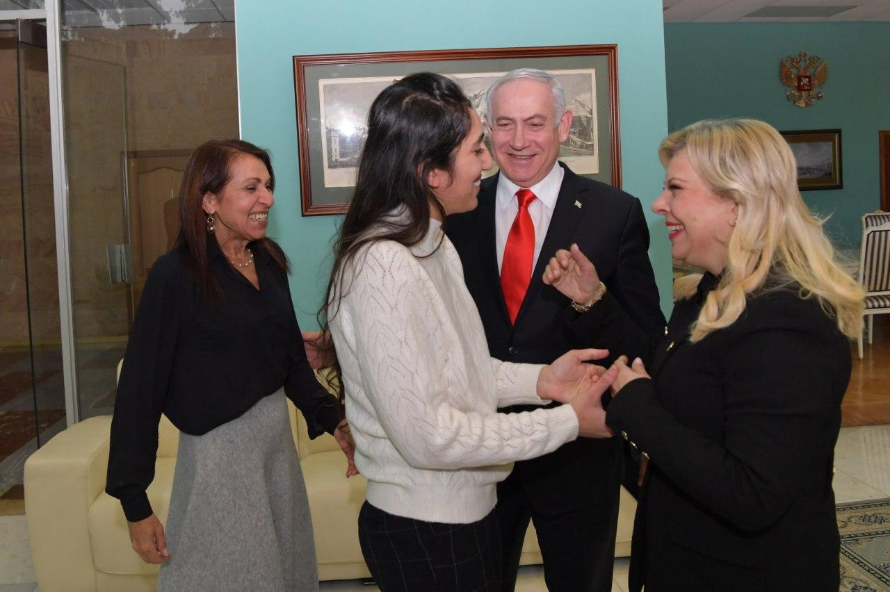 Naama Issachar with her mother Yaffa and Benjamin and Sara Netanyahu in Moscow (Photo: GPO) Naama Issachar with her mother Yaffa and Benjamin and Sara Netanyahu in Moscow