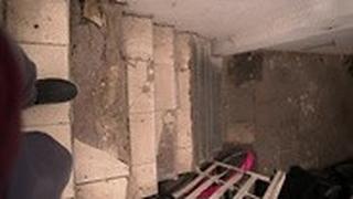 חדר המדרגות בבניין של דפנה