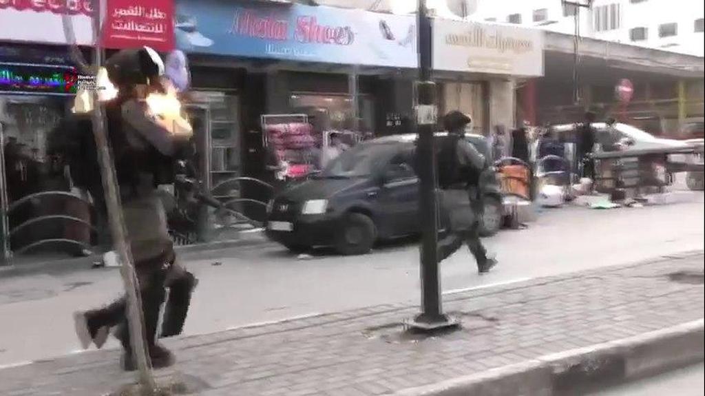 פגיעה ישירה של בקבוק תבערה בלוחם מג"ב היום בעימותים עם פלסטינים באזור בחברון