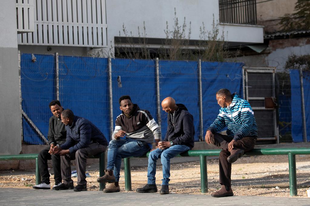 Illustrative: African asylum seekers in South Tel Aviv (Photo: Reuters) מבקשי מקלט מסתננים דרום תל אביב