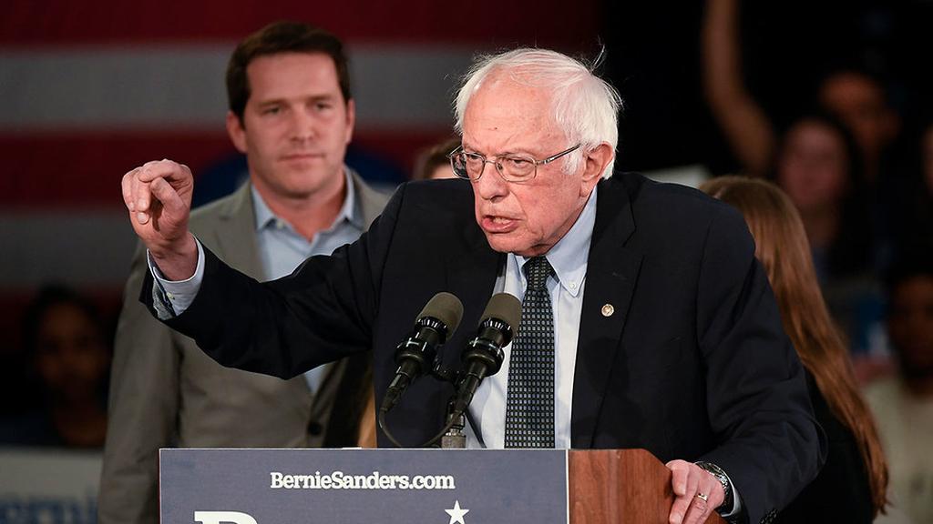 Bernie Sanders at a rally before the Iowa caucus (Photo: EPA) ארה"ב פריימריז דמוקרטיים ברני סנדרס אייווה לפני תוצאות