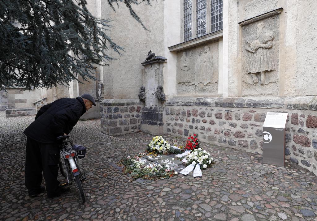 The memorial plaque against anti-semitism underneath the Judensau