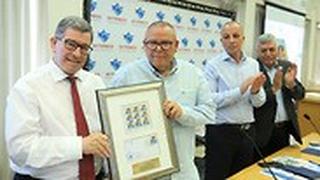 יו"ר הסתדרות עובדי המדינה אריאל יעקבי (מימין), מנכ"ל ההסתדרות אופיר אלקלעי, יו"ר ההסתדרות ארנון בר דוד ומנכ"ל דואר ישראל דני גולדשטיין