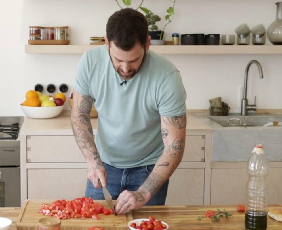 חותכים עגבניות חותכים עגבניות