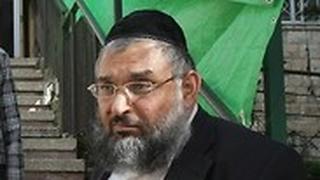 אהרון רמתי בכניסה לבית הכת