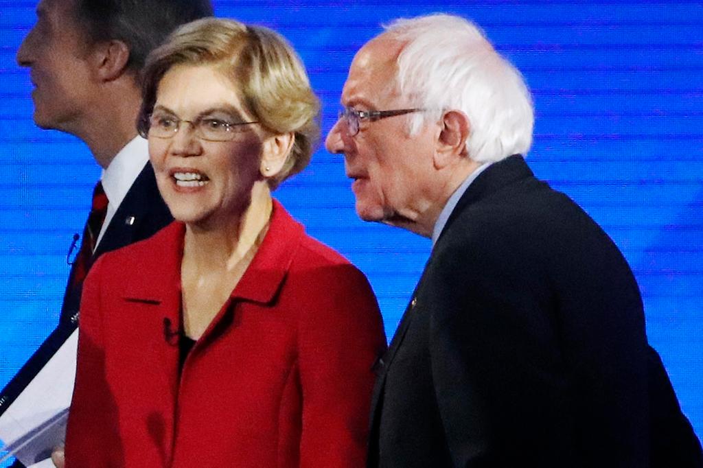 Bernie Sanders and Elizabeth Warren at a Democratic Party debate in New Hampshire earlier this month (Photo: AP) עימות דמוקרטים בארה"ב