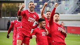 שחקני הפועל תל אביב חוגגים