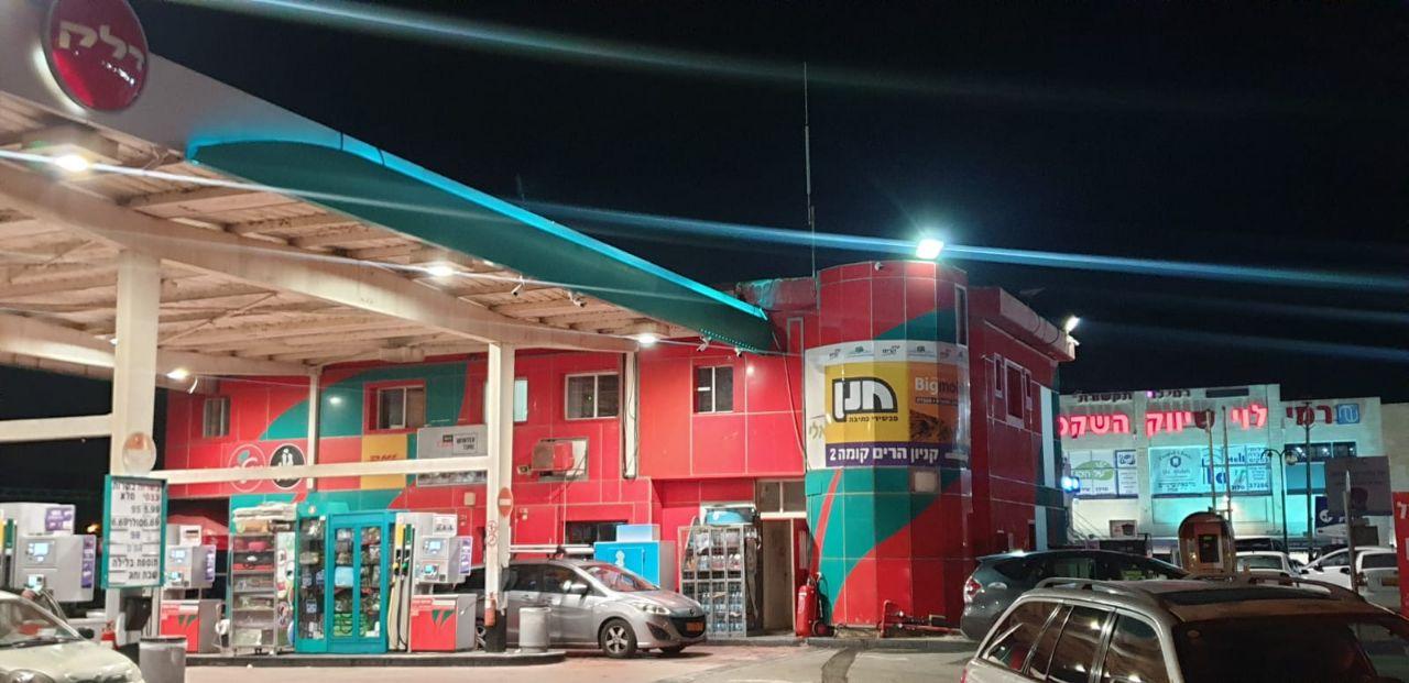 An Israeli gas station in the West Bank עסקים שעובדים על פי האו"ם בשטחים