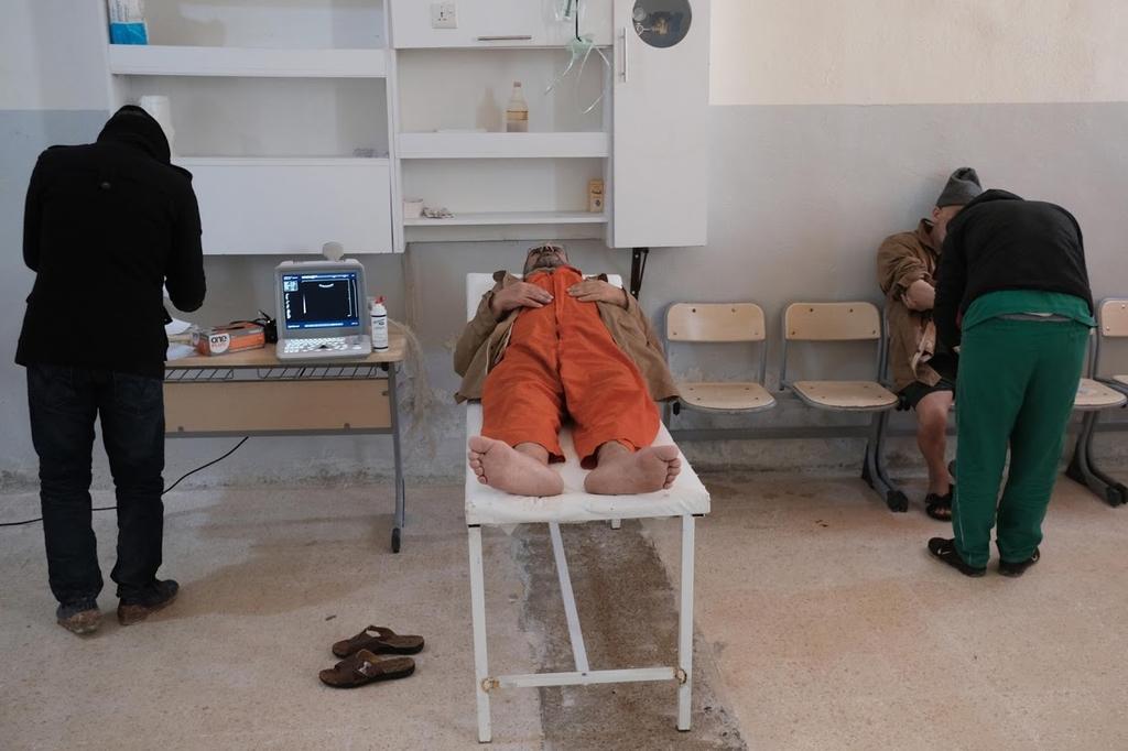A foreign prisoner lies on top of an examining table next to a doctor inside a prison in Hasaka (Photo: Reuters) A foreign prisoner lies on top of an examining table next to a doctor inside a prison in Hasaka