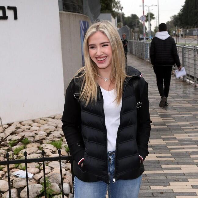 אמנית פעילה