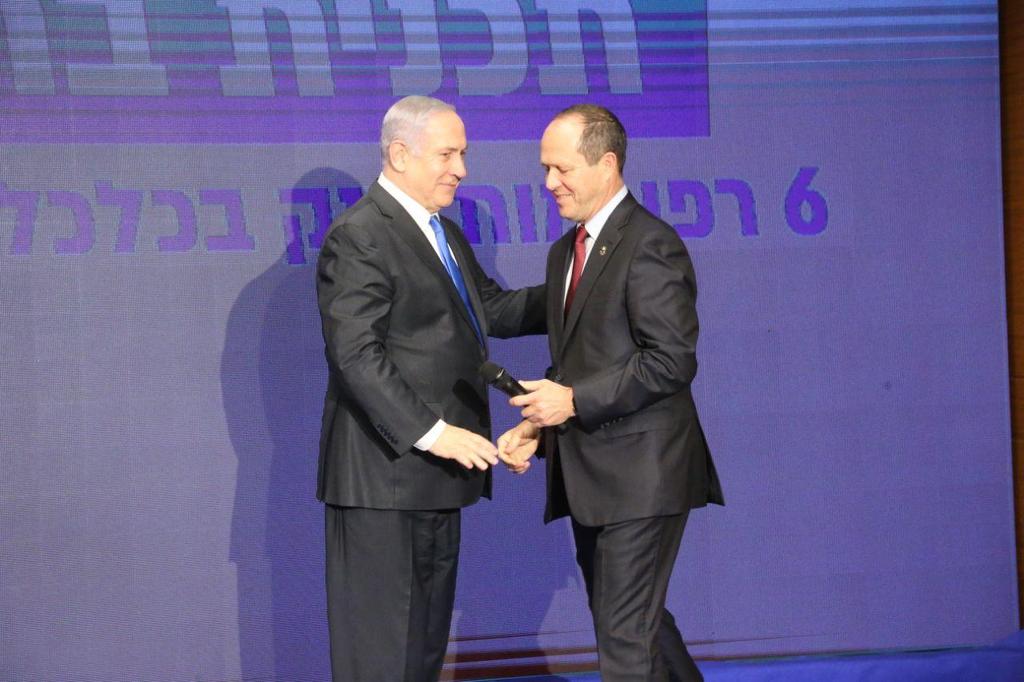 בנימין נתניהו וניר ברקת בהצגת התוכנית הכללית של מפלגת הליכוד