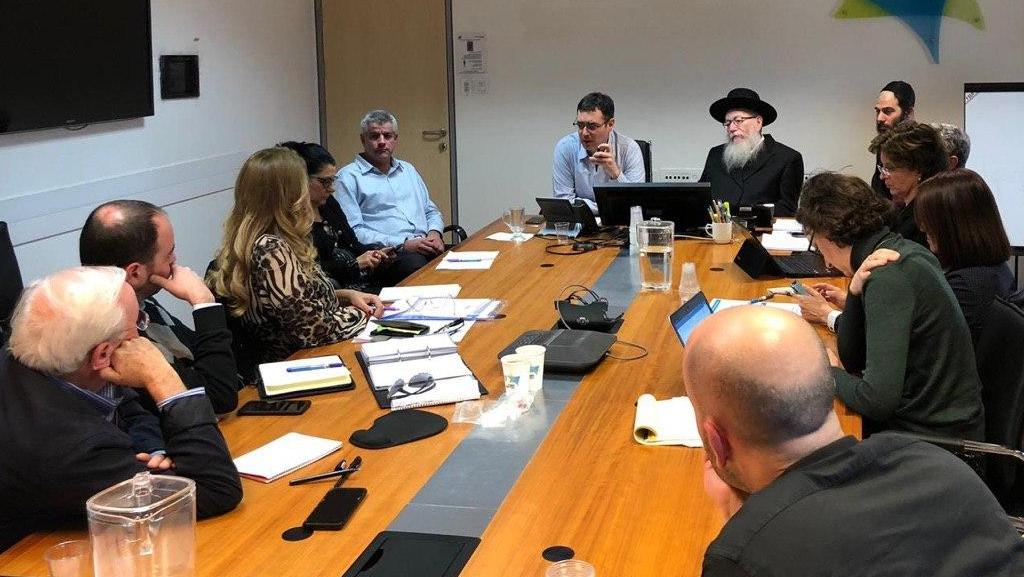 Health Minister Yaakov Litzman chairs a meeting at the ministry to discuss countering the spread of the coronavirus לקראת הבחירות משרד הבריאות נערך להצבעה של חולי קורונה