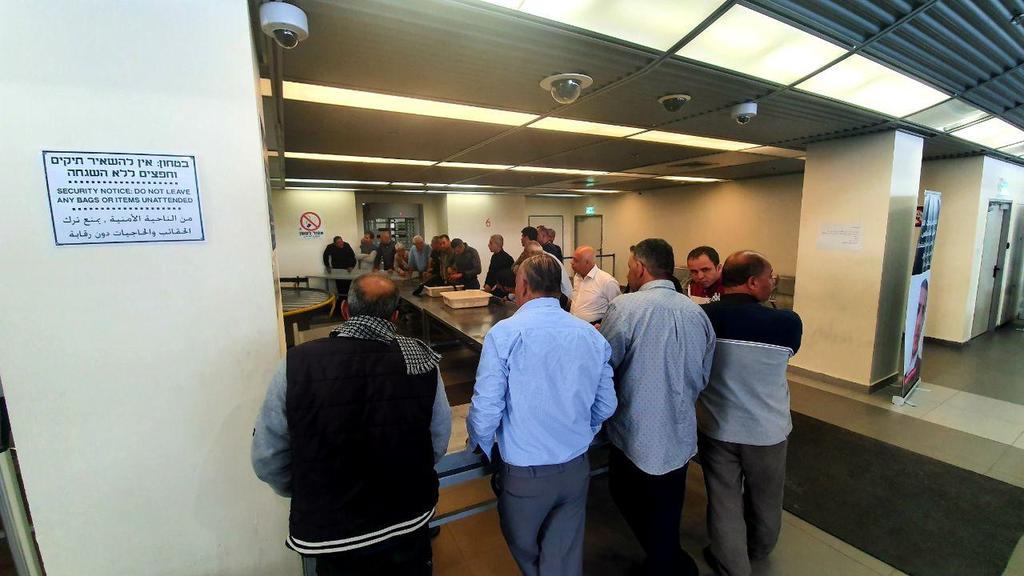 לראשונה זה שנים: ישראל תעניק 7,000 היתרי כניסה לסוחרים מעזה