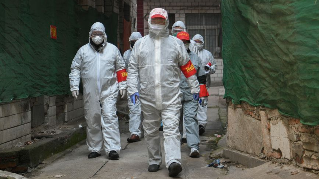 ווהאן סין בודקים תושבים מחשש להידבקות ב נגיף וירוס קורונה