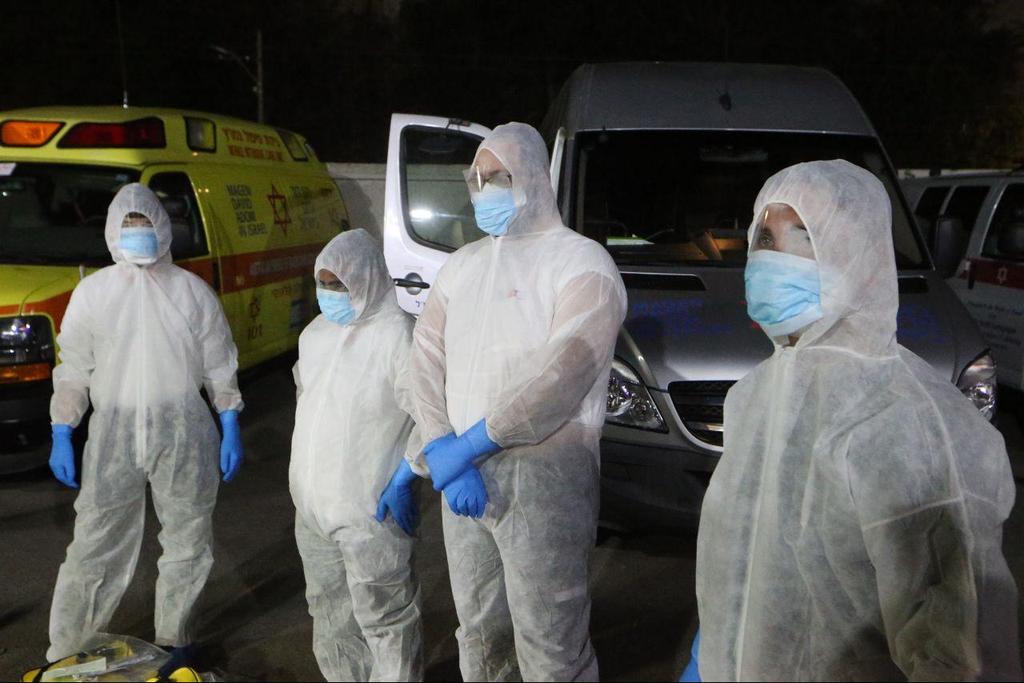 Health workers on hand to receive Israelis back from the infected Diamond Princess cruise 