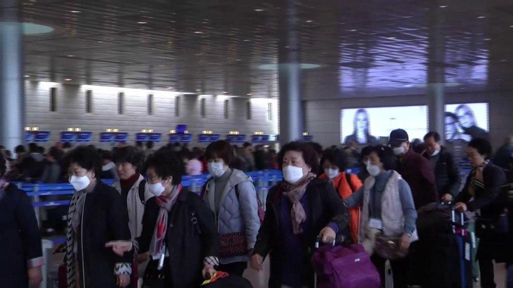 South Koreans at Ben Gurion Airport (Photo: Hagai Dekel) דרום קוריאנים בנתב"ג