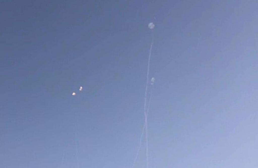 Iron Dome intercepts a rocket launched from Gaza at the city of Ashkelon ירוטים של כיפת ברזל מעל אשקלון