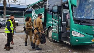 עומסים קשים בתחבורה הציבורית בימי ראשון בבוקר