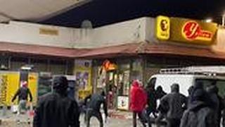 אוהדי הפועל תל אביב מתפרעים לאחר ההפסד למכבי תל אביב בדרבי