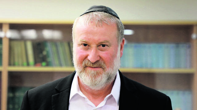 ''כרסום במעמדו''. אביחי מנדלבליט (צילום: דנה קופל) ''כרסום במעמדו''. אביחי מנדלבליט