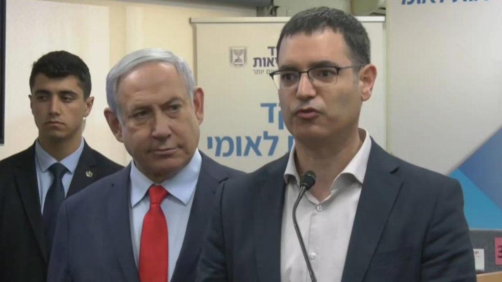 Prime Minister Netanyahu with Health Ministry DG Moshe Bar-Siman-Tov (Photo: Barel Ephraim) מנכ"ל משרד הבריאות משה בר סימן טוב