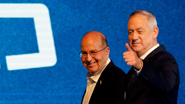 Moshe Ya'alon and Benny Gantz (Photo: AFP) בני גנץ משה יעלון