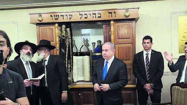 הרב המקליט גיא חבורה (שני משמאל) לצד נתניהו