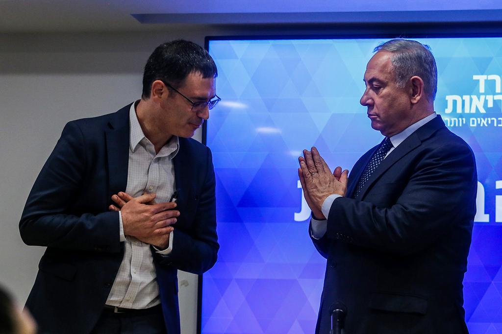Prime Minister Netanyahu demonstrating the Indian greeting Namaste (Photo: Alex Kolomoisky) בנימין נתניהו הצהרה נגיף קורונה