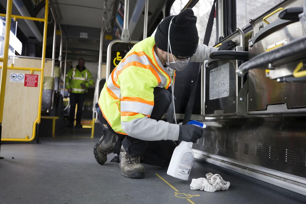 A worker sprays disinfectant on a subway in New York as coronavirus spreads in the U.S. (Photo: Getty Images) ניקיון וחיטוי במטרו בניו יורק