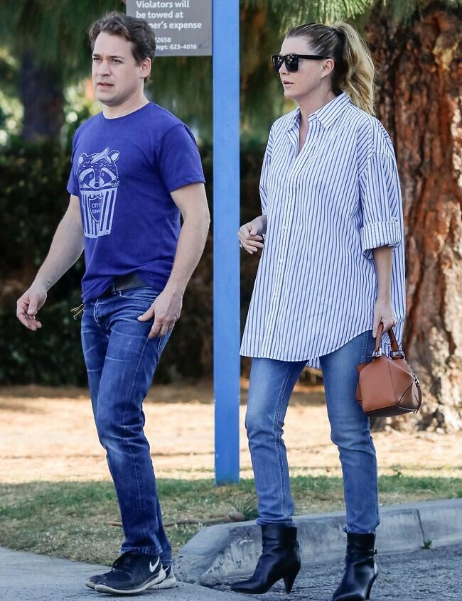 "אולי נקפוץ לאלכס?" (צילום: Splashnews) "אולי נקפוץ לאלכס?"