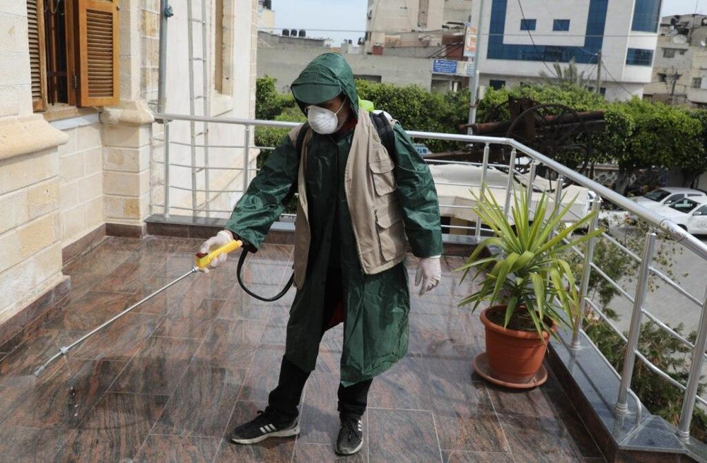 Disinfection in Gaza (Photo: TPS) מנסים בעזה למנוע את התפשטות וירוס הקורונה