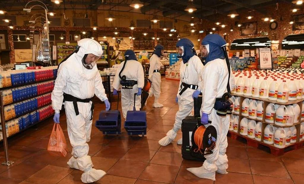 A supermarket in the Galilee undergoing cleanup after a coronavirus patient visited (Photo: Anil Nabwani ) סופרמרקט מרכול מרכזה ירכא עבר חיטוי לאחר חולה קורונה