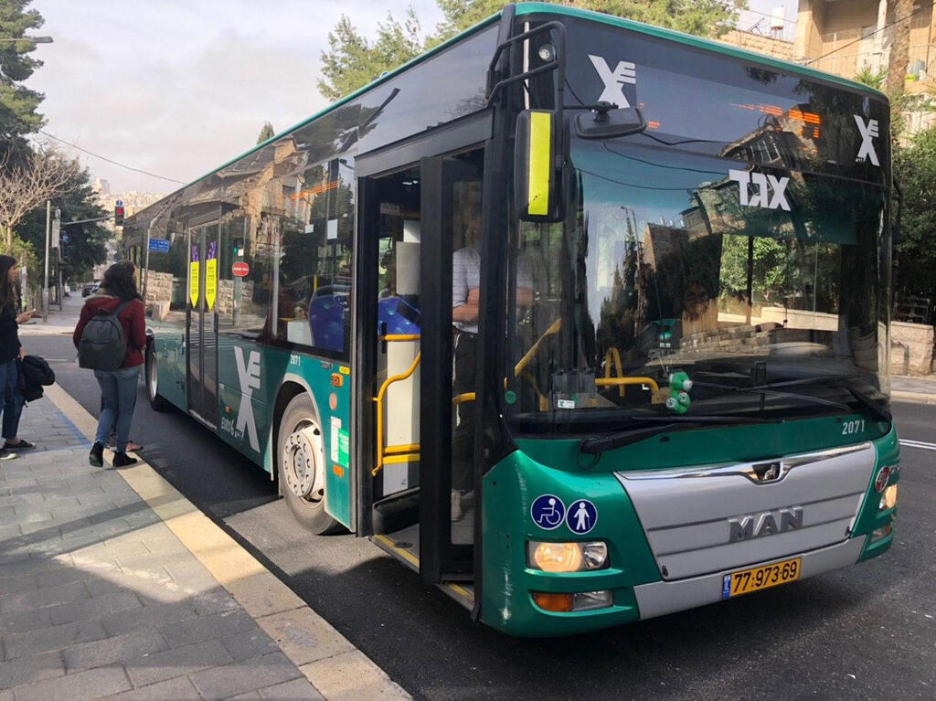 בענף מאשימים את רגב במניעים פוליטיים. היא הגיבה: "נועד לתמרץ שימוש בתחבורה ציבורית" (צילום: גיל יוחנן) קו 19 של אגד בירושלים