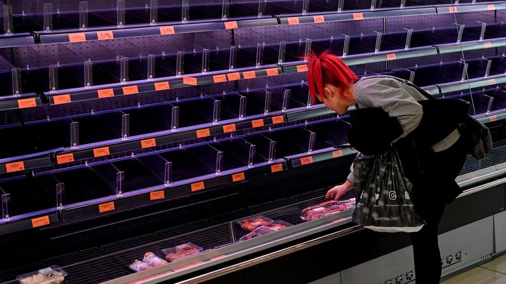 Empty markets in Madrid (Photo: AFP) סופר ריק במדריד